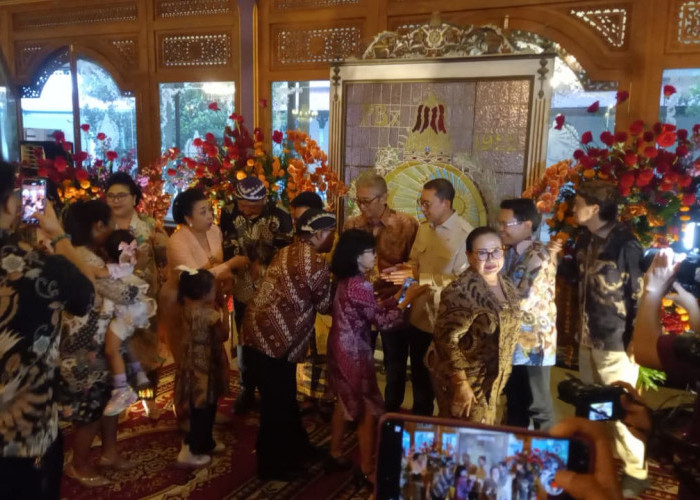 Dua Kubu, Dua Halalbihalal di Keraton Solo