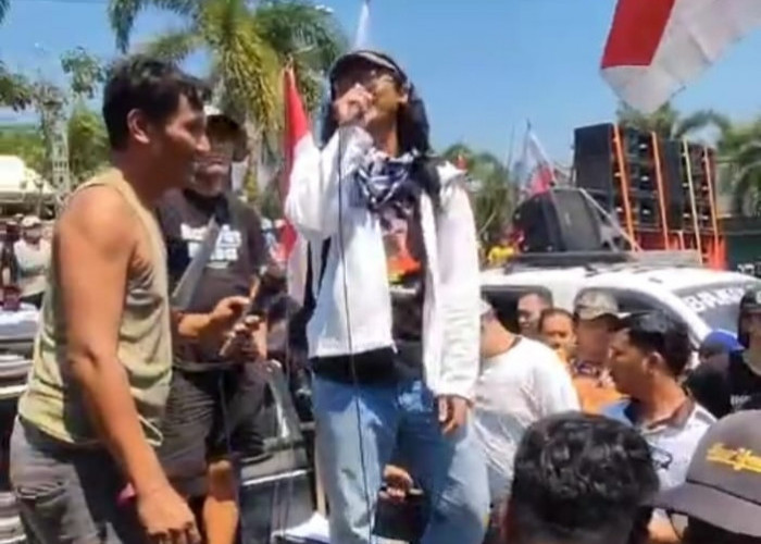 Unjuk Rasa Tolak Pelarangan Sound Horeg Ricuh, Massa Geruduk Pendopo Kecamatan Tayu Pati 