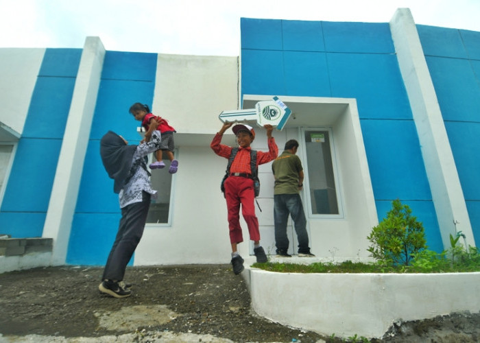 Bahagia Sambut Rumah Baru Impian
