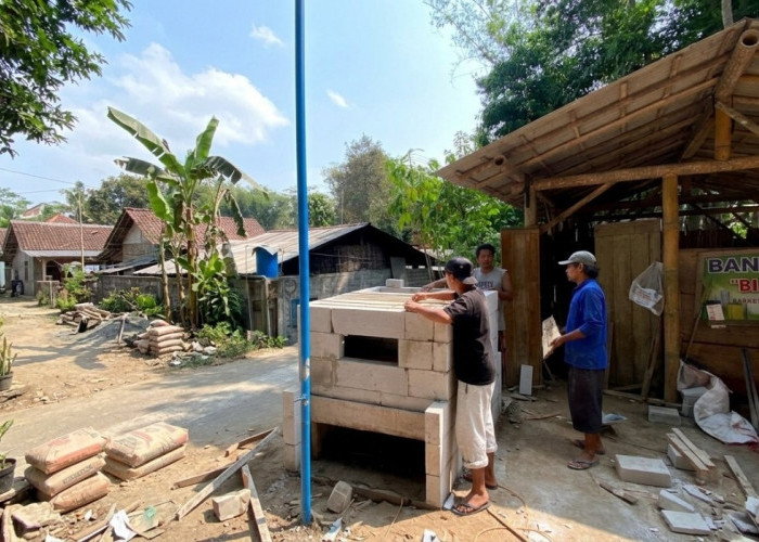 Atasi Sampah Residu, Mahasiswa KKN IAI An-Nawawi Purworejo Ciptakan Rocket Stove Modifikasi