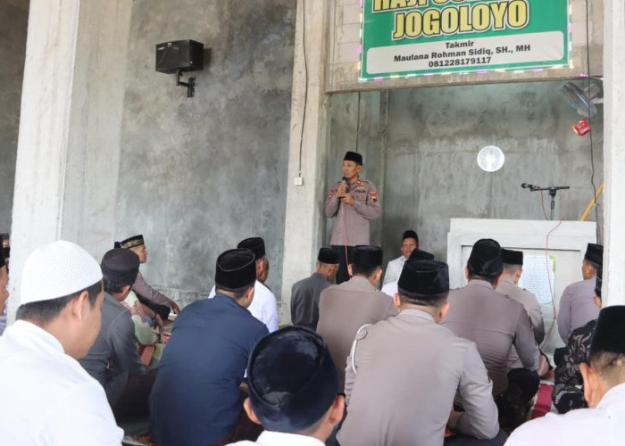 Polisi Tak Mau Berjarak dengan Warga, Wakapolres Demak Blusukan Lewat Jumat Keliling