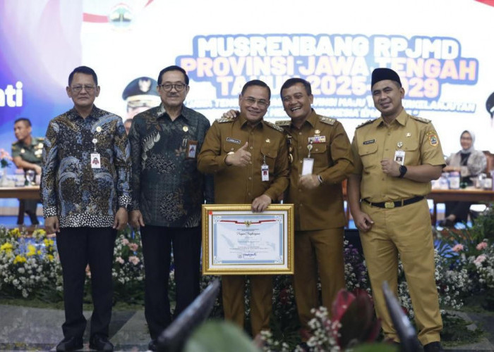 Diganjar Berkinerja Sangat Baik oleh KemenpanRB, Bupati Pati Tak  Banyak Berkomentar