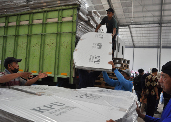 Logistik Pilkada, 7.380 Bilik Suara Pilkada Tiba Di Gudang KPU Kota Semarang