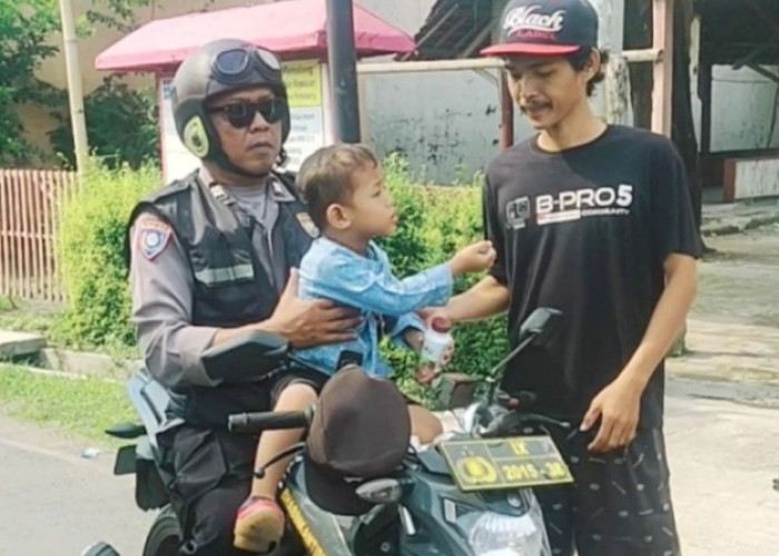 Balita yang Bermain di Jalan Kabupaten Pemalang Akhirnya Bertemu dengan Orang Tuanya