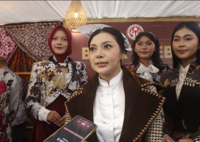 Memukau! Cantik Ibu Bupati Brebes Pakai Baju Adat Papua Saat Pimpin Upacara HUT RI di Kabupaten Brebes
