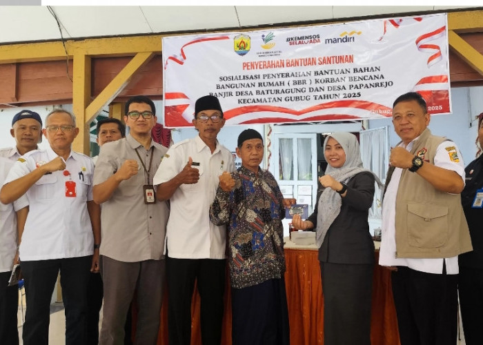 Kemensos RI Serahkan Bantuan Uang Tunai kepada 51 Korban Banjir di Grobogan
