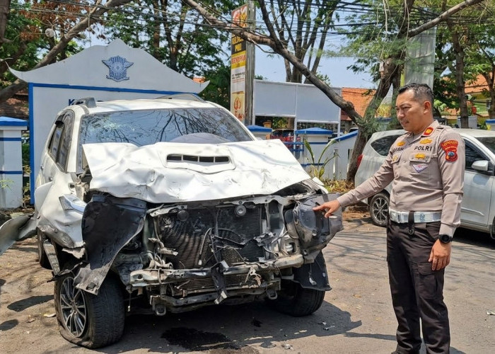Fortuner Maut Hantam Pikap dan Motor di Pati, 1 Orang Meninggal Dunia 
