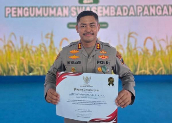 Kapolres Grobogan Terima Tanda Kehormatan Satyalancana Wira Karya dari Presiden RI