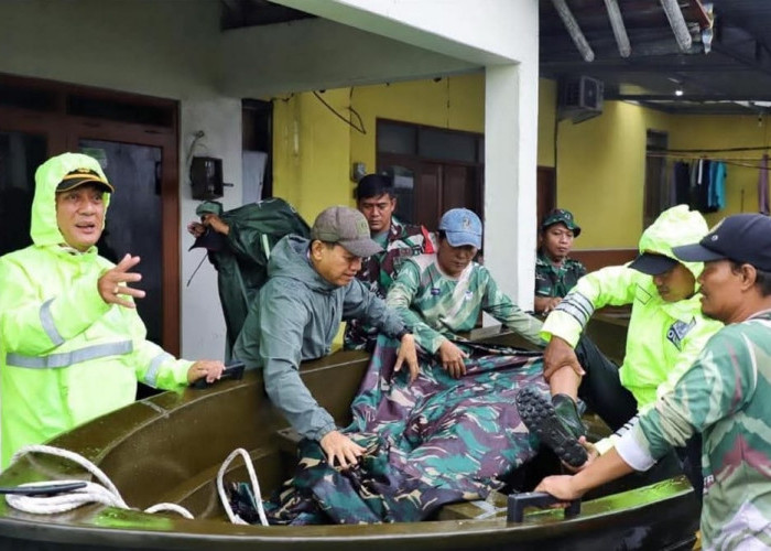 Kudus 'Nyaris' Tenggelam di Kepung Banjir, Warga Dievakuasi ke Pengungsian