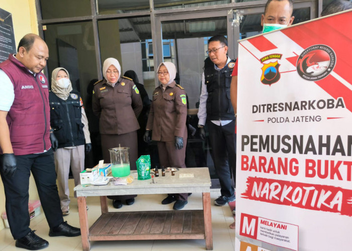 Sabu Milik Rolex Dimusnahkan di Depan Rutan, Dilarutkan Air Sabun Lalu Dibuang ke Kloset