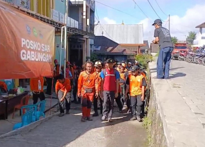 Tak Kenal Lelah, Ayah Korban Remaja Hilang di Gunung Bismo Ikut Jelajahi Lereng Pegunungan