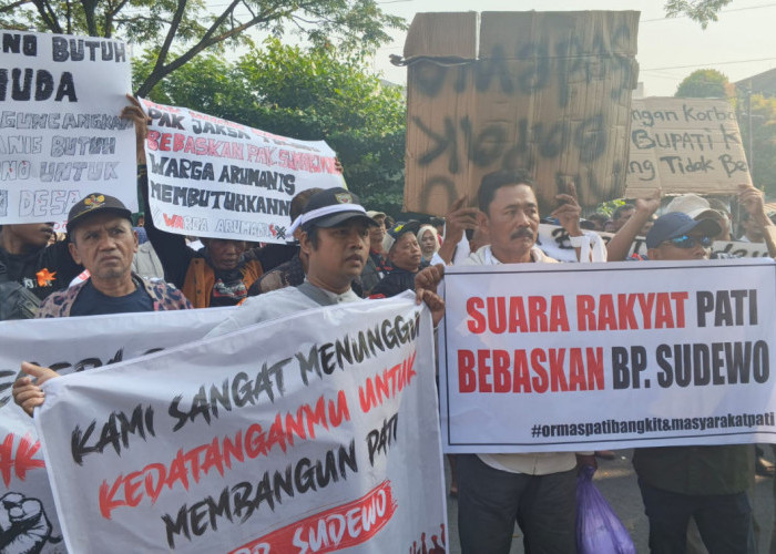 Padati Pengadilan Tipikor Semarang, Ratusan Pendukung Tuntut Mantan Bupati Pati Sudewo Dibebaskan