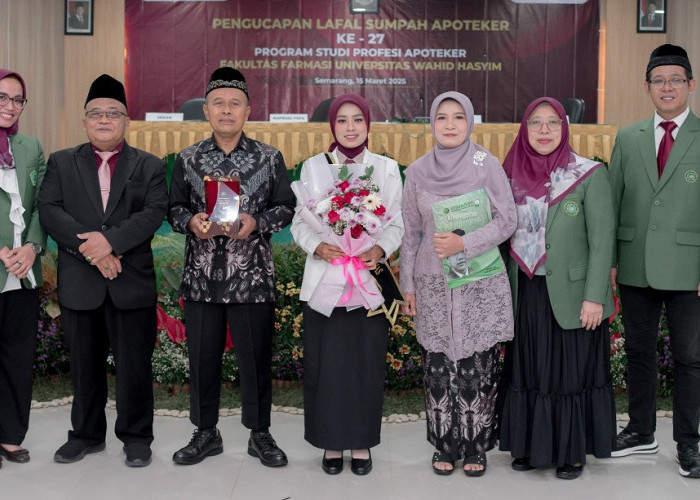 Inilah Kisah Anak Penjual Mie Ayam Keliling, Lulus Apoteker dengan Nilai Sempurna di Unwahas