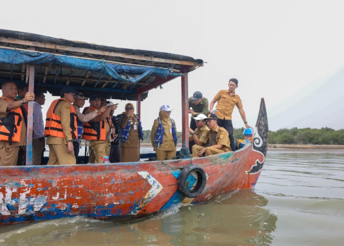 Tanggul Pantai Rp10 Miliar Dibangun di Demak, Warga Berharap Tak Berhenti di 900 Meter