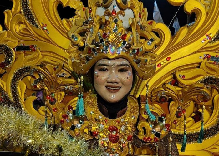 Dibalik Keseruan Slawi Night Carnival 2026, Beban Kostum 12 Kilogram Tak Surutkan Semangat Peserta 