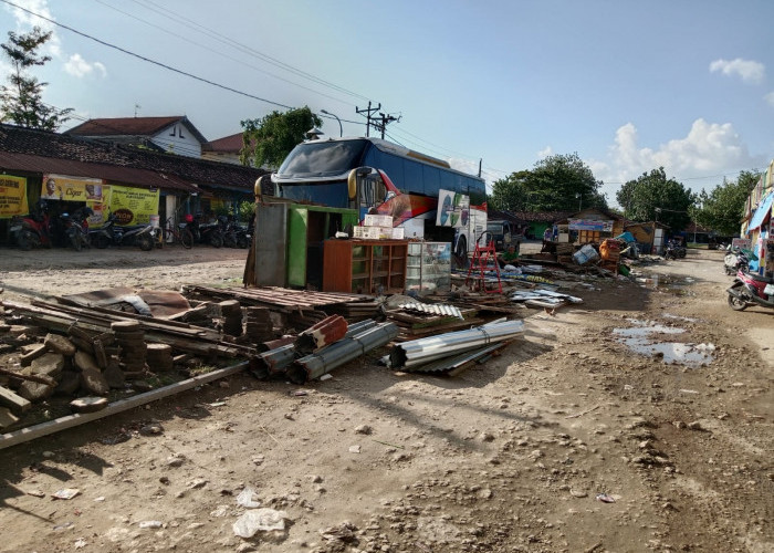 Berjualan di atas Saluran Drainase, Sejumlah PKL di Terminal - Pasar Wirosari Ditertibkan
