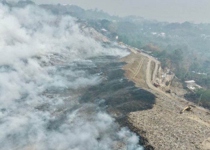 Drone Thermal Petakan Bara Api Tersembunyi di TPA Jatibarang Semarang, 24 Armada Dikerahkan 