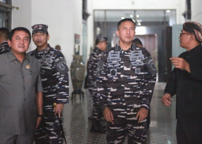 Belasan Perwira Tinggi Angkatan Laut Datangi Gedung DPRD Kota Tegal 
