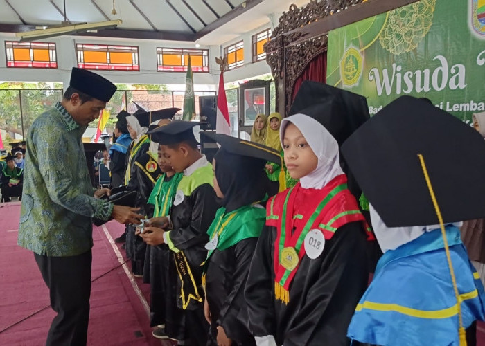 Di Depan Wisudawan TPQ, Wakil Bupati Batang Ingatkan Bahaya Medsos