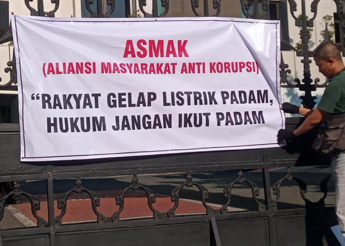 Massa ASMAK Demo di Kejati Jateng, Desak Kejaksaan Usut Dugaan Korupsi ASABRI dan Batubara