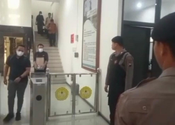 KPK Geledah Ruang Rektor dan Wakil Rektor Unsoed, Bawa 60 Barang Bukti