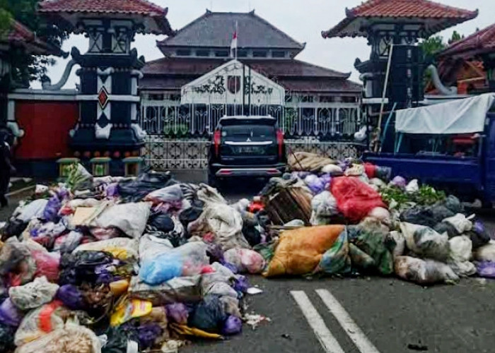 Ampel Gelar Aksi Demo Tuntut Atasi Masalah Sampah di Kabupaten Pemalang 