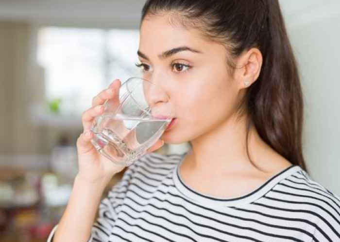 Ini 6 Manfaat Minum Air Putih Ketika Bangun Tidur yang Jarang Diketahui!