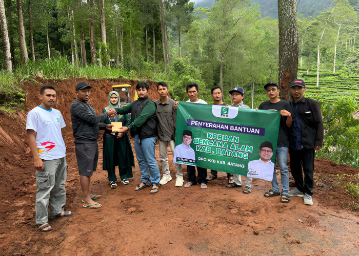 Banjir Bandang Desa Pacet, PKB Batang Berikan Bantuan Atasi Krisis Air Bersih Warga Terdampak