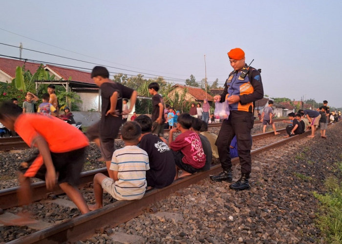 Demi Keselamatan Bersama, KAI Daop 4 Semarang Larang Warga Ngabuburit di Jalur KA