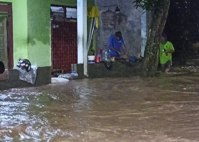 Banjir Rendam Jalan Pantura Semarang, Akses Kendaraan Sempat Lumpuh hingga Tengah Malam