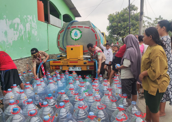 Pramuka SMPN 1 Jatinegara Tegal Salurkan Lebih dari 639 Galon Air Bersih 