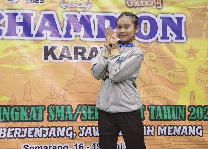 Siswi SMAN 5 Kota Tegal Juara 3 Beladiri Popda Tingkat Jateng 
