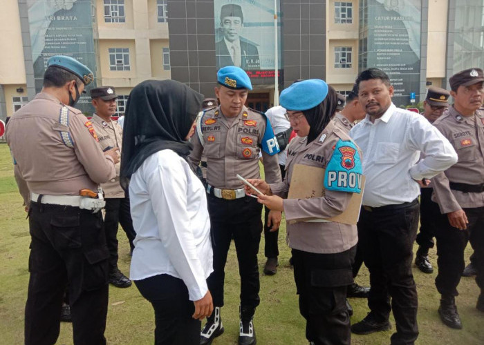 Cegah Judol, Propam Polresta Solo Periksa HP Anggota