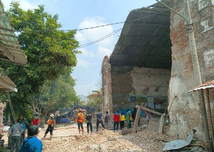 BREAKINGNEWS: Dua Anak Tewas Tertimpa Reruntuhan Gedung Hogwan Bumiayu