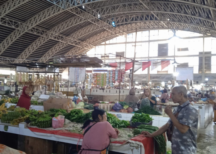 Atap Pasar Batang: Banyak Bocor, Usia 10 Tahun, Butuh Rp7 Miliar