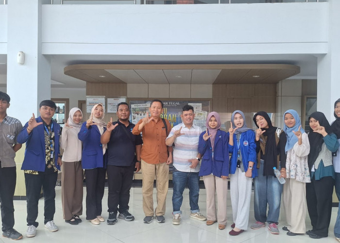 Sepuluh Mahasiswa UMUS Brebes Selesaikan Magang Jurnalistik di Radar Tegal