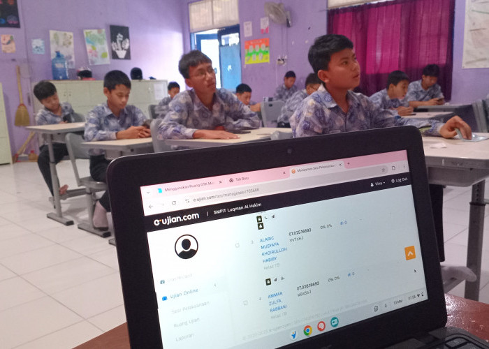 SMPIT Luqman Al Hakim Slawi Gelar Sumatif Tengah Semester Berbasis Digital 