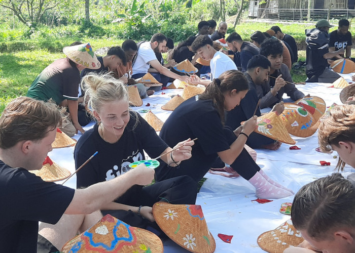 Summer Course UNNES Bikin Mahasiswa Asing Jatuh Cinta pada Budaya Semarang