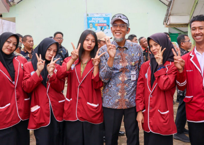 Terinspirasi Guru Muchtar, Sekda Jateng Susuri Perjalanan ke SMAN 1 Kampung Laut Cilacap