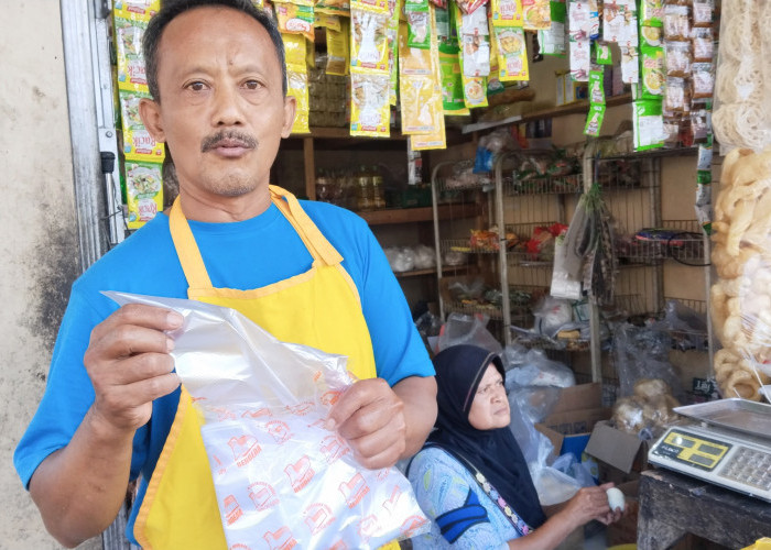 Harga Plastik Melambung Drastis, Pedagang Kecil Kurangi Takaran Ketimbang Naikan Harga