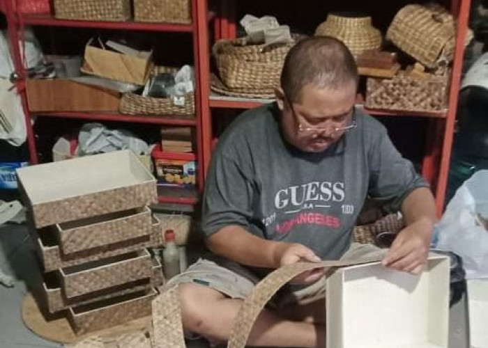 Kerjinan Enceng Gondok Demak Tembus Pasar Nasional