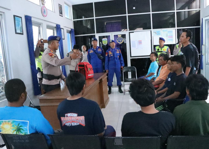 Kapal Tenggelam di Perairan Cirebon, 11 ABK Nyaris Tewas dan Diselamatkan Nelayan Jepara
