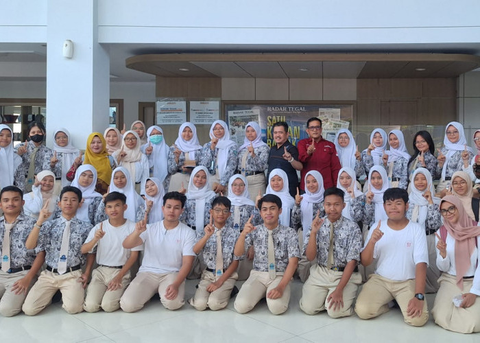 50 Siswa SMA Negeri 1 Tegal Belajar Jurnalistik di Radar Tegal