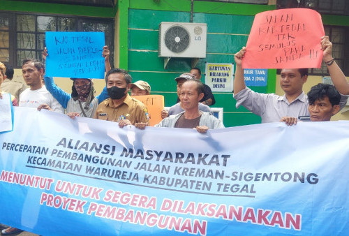 Tuntut Perbaikan Jalan, Warga Kepung Kantor DPUPR Kabupaten Tegal 