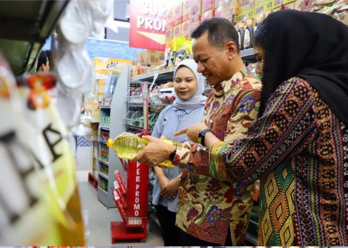 Hasil Sidak Bupati Kudus di Swalayan, Tulisan Volume Migor Kemasan Meragukan 