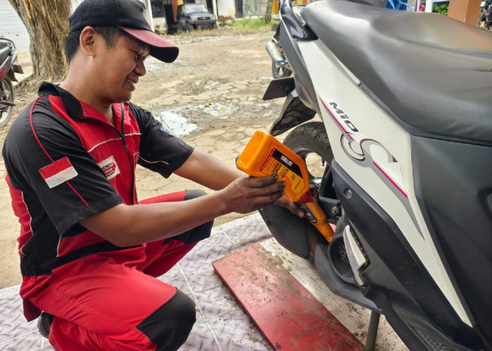 Banjir Rendam 870 Rumah di Mejobo Kudus, Warga Terbantu Layanan Servis Gratis Sepeda Motor