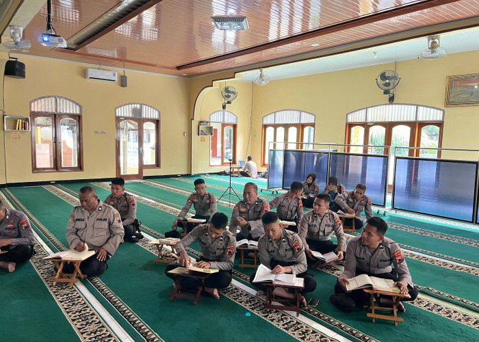 Tingkatkan Keimanan Anggotadi Bulan Ramadan, Polisi Sragen Rutin Tadarus 