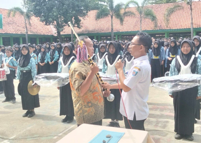 SMP Negeri 2 Adiwerna Kabupaten Tegal Terima Hibah Seperangkat Marching Band