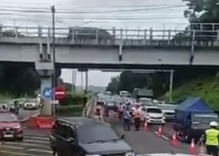 One Way Lokal KM 425 Hingga KM 422 Jalan Tol Semarang Seksi A,B,C