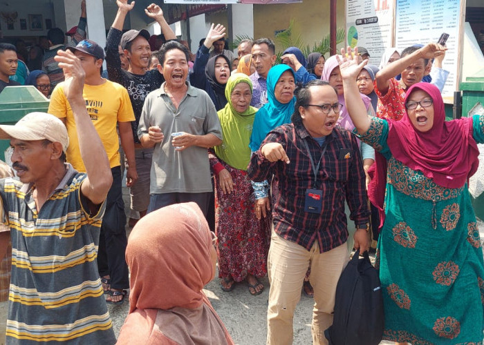 Persyaratan Balon Kades Ditolak, Panitia Pilkades Diprotes Ratusan Warga Desa Sumungkir Tegal 